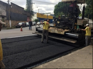 Empav asfalta rua do Poço Rico