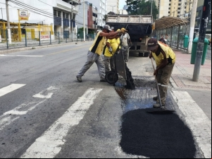Empav faz operação tapa-buracos em corredores de tráfego