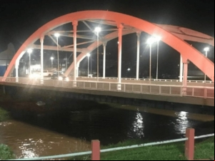 Ponte Wilson Coury Jabour Jr. recebe iluminação especial em apoio à campanha "Fevereiro Laranja"